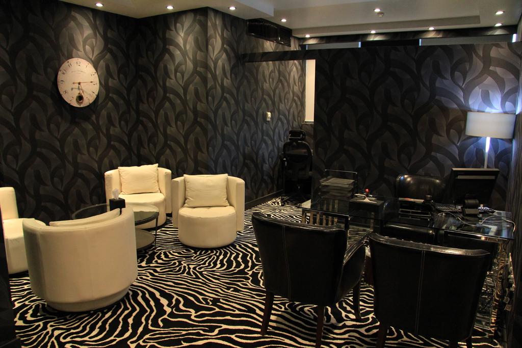 Trianon Royal Hotel - thumb 7