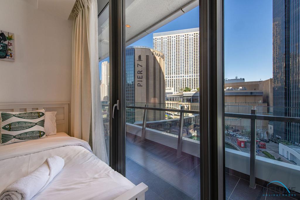 Two Bedroom Waterfront Apartment With Unique Interior In Silverene Towers B By Deluxe Holiday Homes - thumb 6