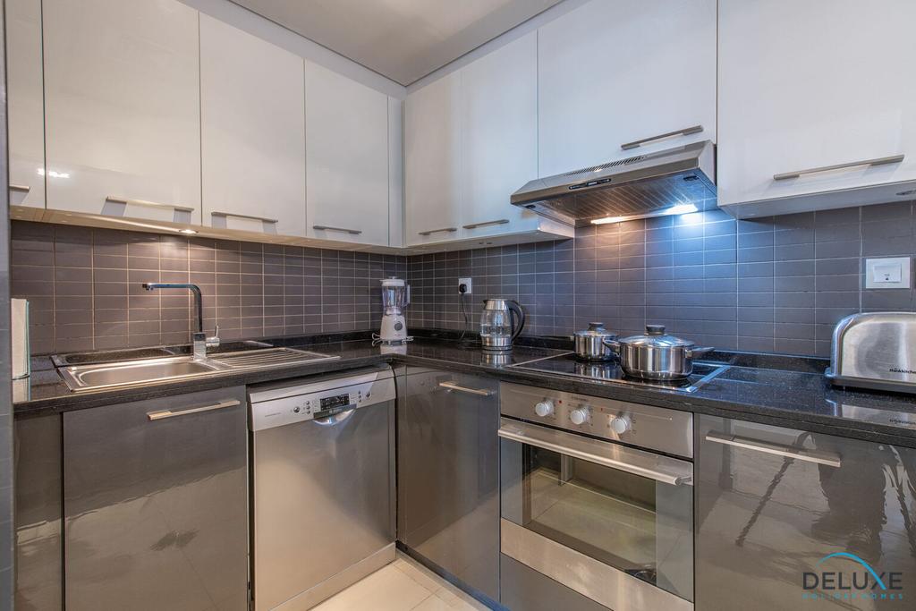 Two Bedroom Waterfront Apartment With Unique Interior In Silverene Towers B By Deluxe Holiday Homes - thumb 4