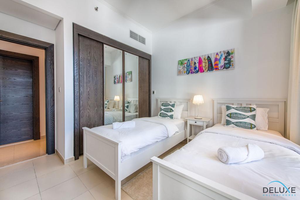 Two Bedroom Waterfront Apartment With Unique Interior In Silverene Towers B By Deluxe Holiday Homes - thumb 3