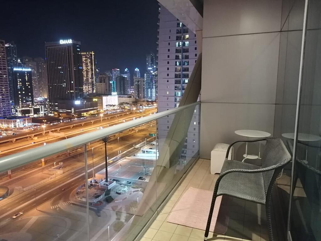 Upgraded Studio Next To Metro With Balcony - thumb 4