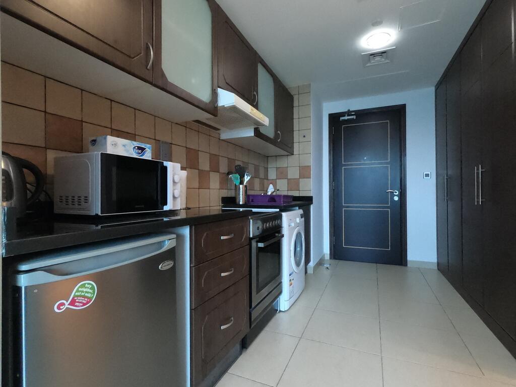 Upgraded Studio Next To Metro With Balcony - thumb 1